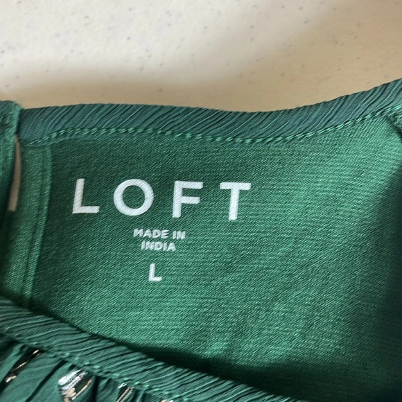 Loft
Shimmer Dotted Ruffle Yoke Mixed Media Top Sz L - Picture 9 of 11